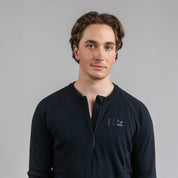 Detaljer, Janus x Kleveland merinoull tolags trøye med zip til herre, farge svart