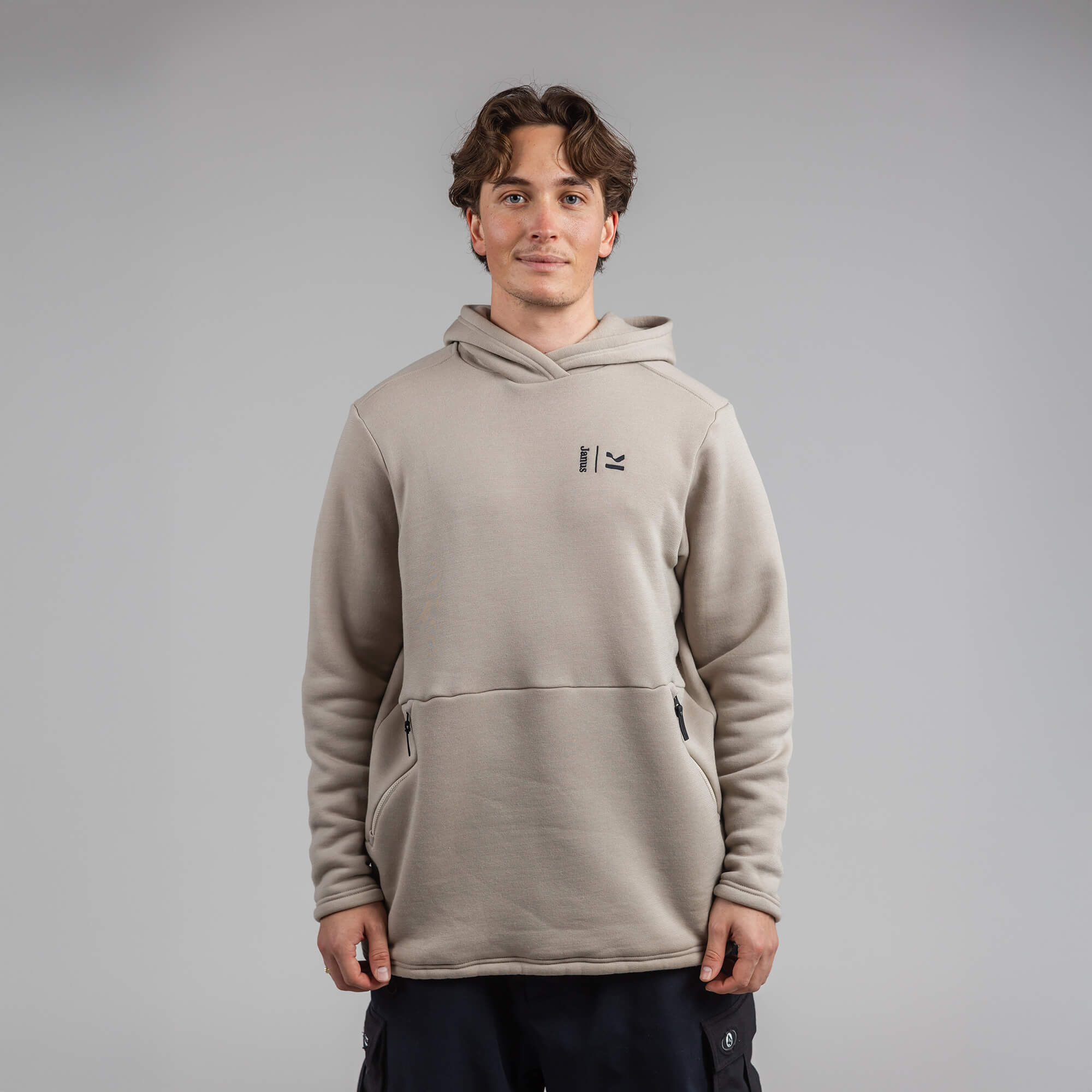 Janus x Kleveland ullfleece hettegenser til herre, farge beige