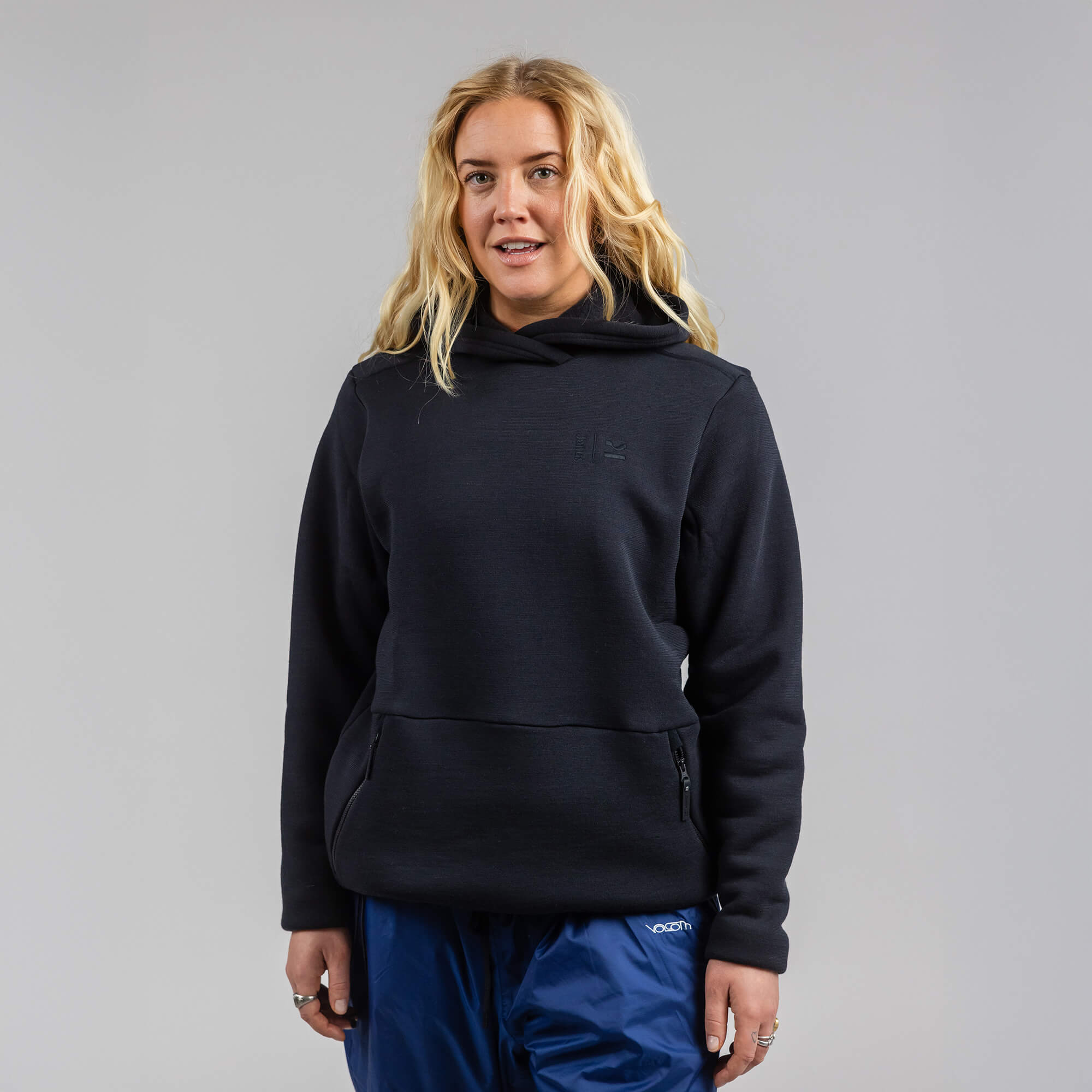 Janus x Kleveland ullfleece hettegenser til dame, farge svart