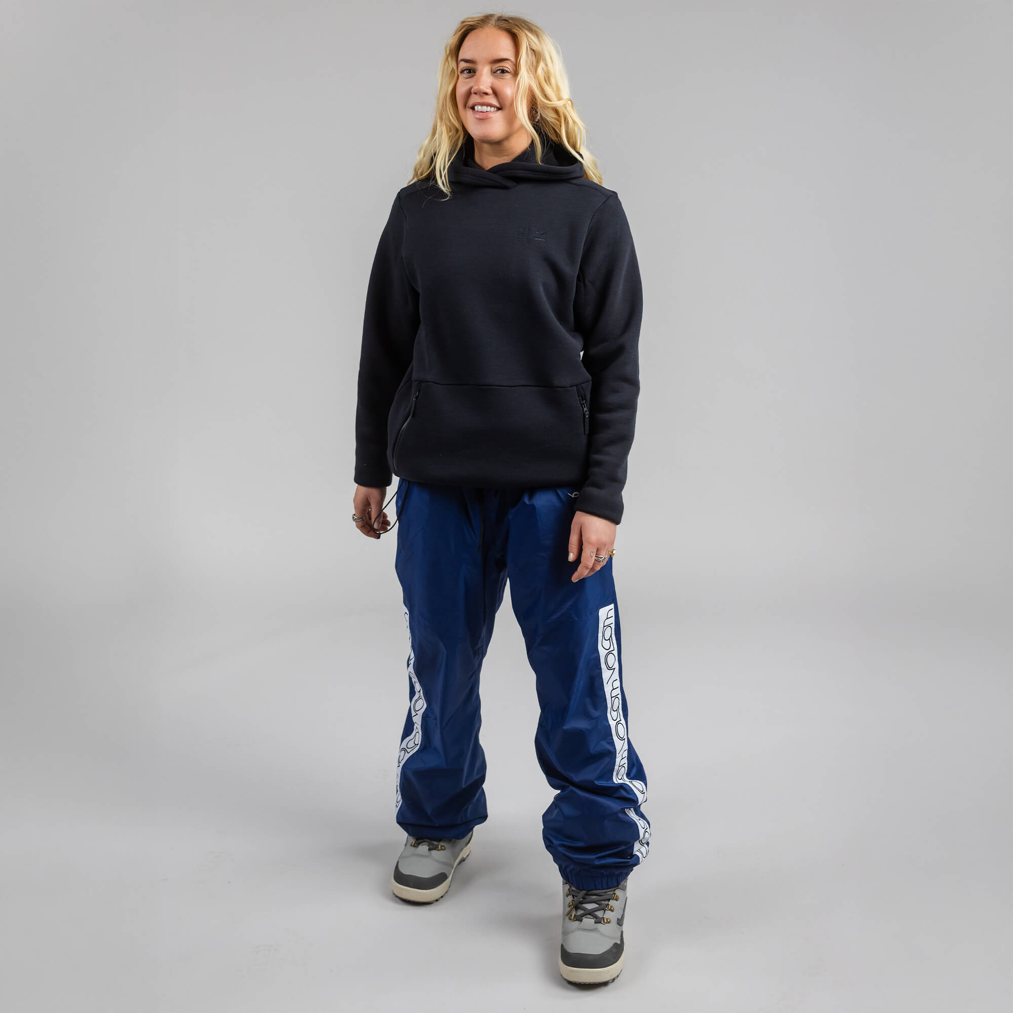 Janus x Kleveland ullfleece hettegenser til dame, farge svart