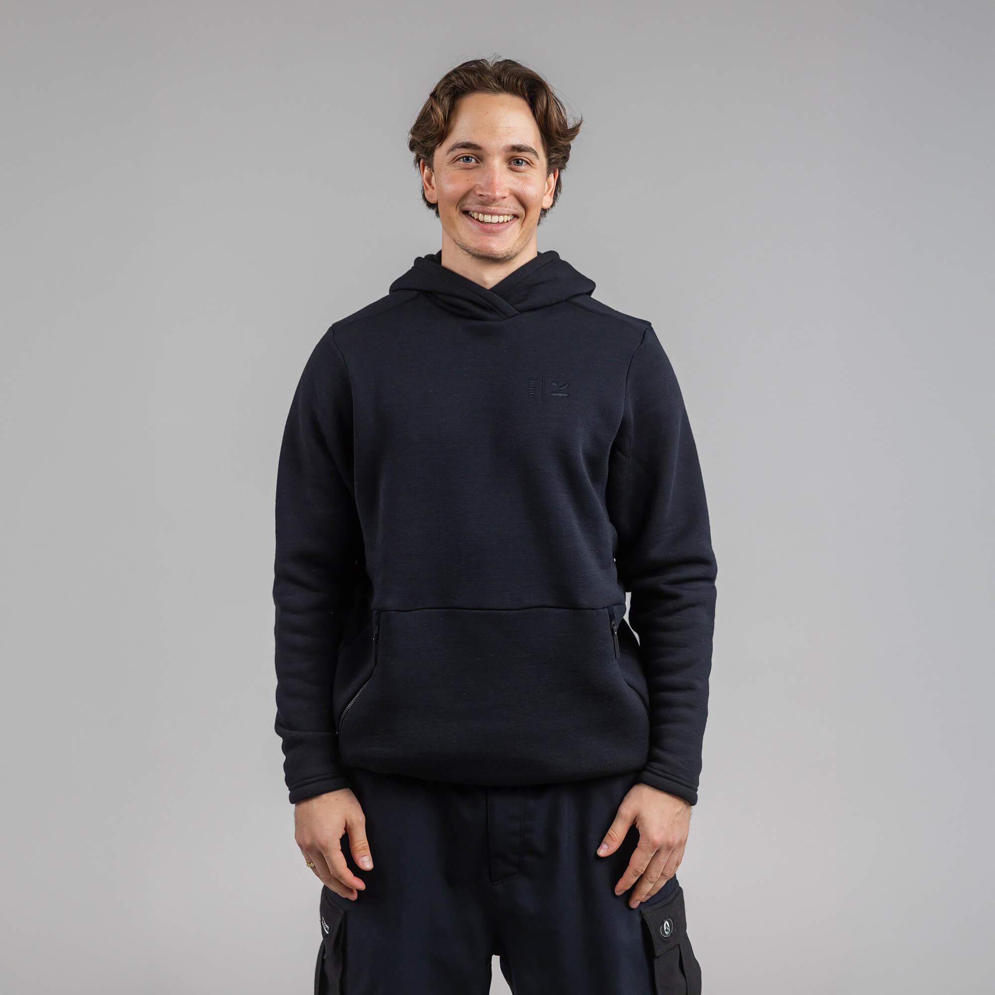 Janus x Kleveland ullfleece hettegenser til herre, farge svart