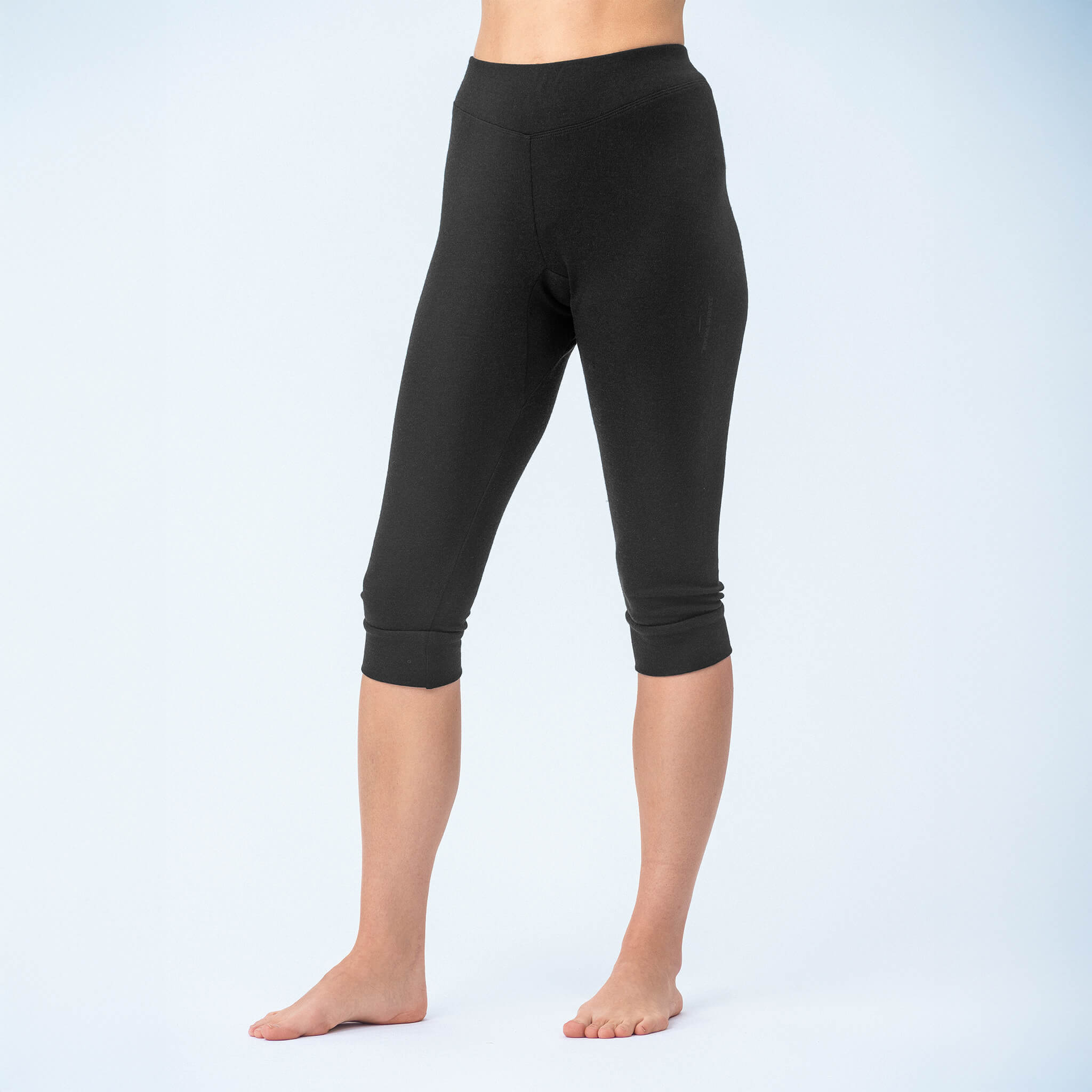 4 – Classic Merino 215 Women. Only the lower body is visible; their upper body does not appear in the image.