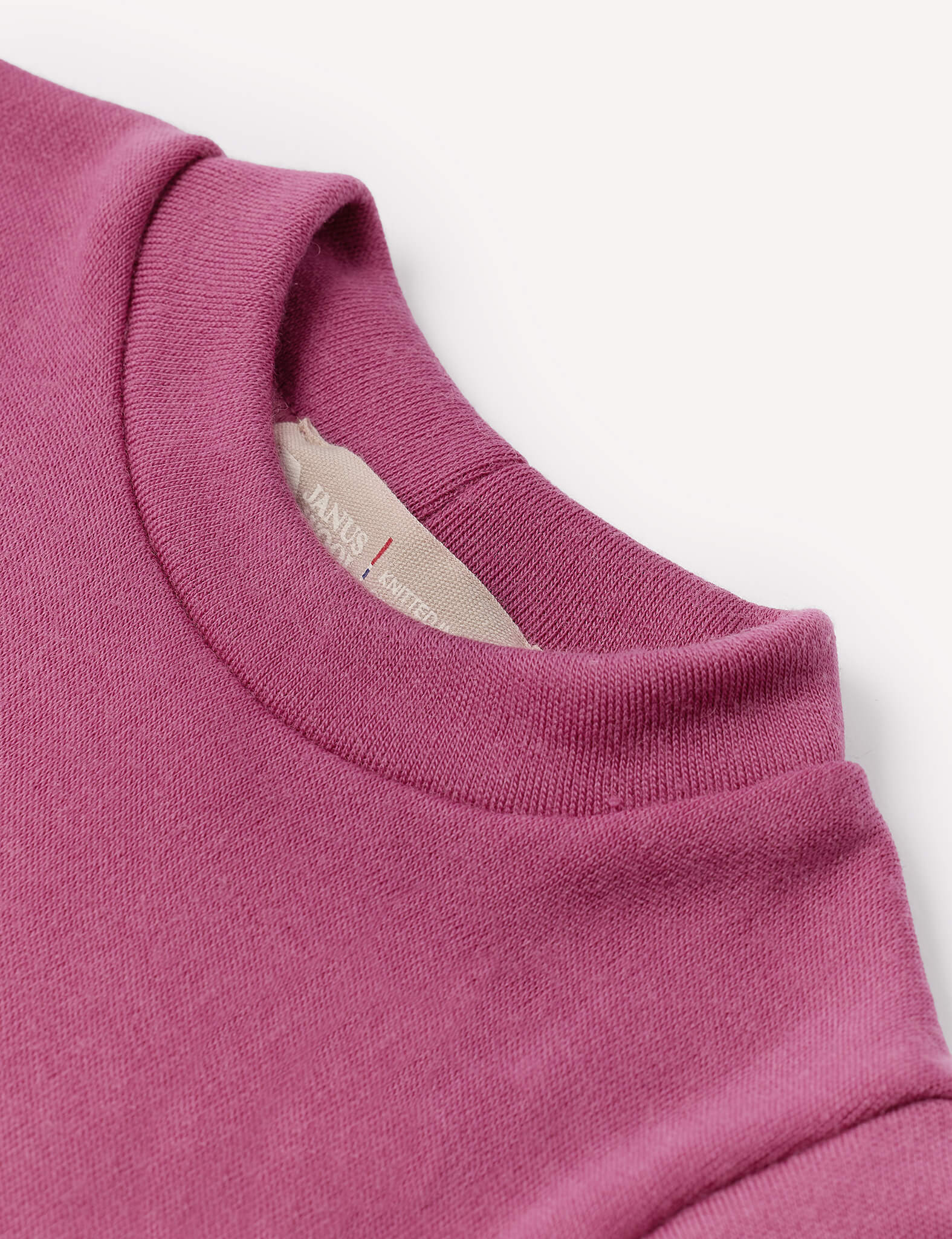 Close-up of the mauve Pullover – Merino Baby AirWool, highlighting the crew neck collar and part of the inner label. This jumper provides breathable insulation for enhanced comfort.