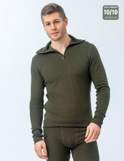 A man wears the green Double layer polo - Norse Merino Unisex set against a light background. In the top right, a badge says TESTVINNER 10/10 JEGER.NO.